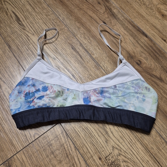 Alo White Tidal Flow Blue sports bra light support bralette - Picture 2 of 6